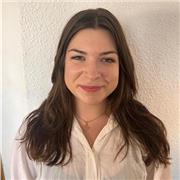 Buenos días, soy Emilie! Tengo mas de cinco anos de experiencia como profesor particular de francés con niños y adultos